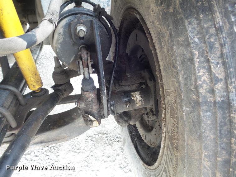 image for item DC7416 2005 GMC C7500 bucket truck