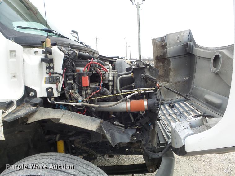 image for item DC7416 2005 GMC C7500 bucket truck