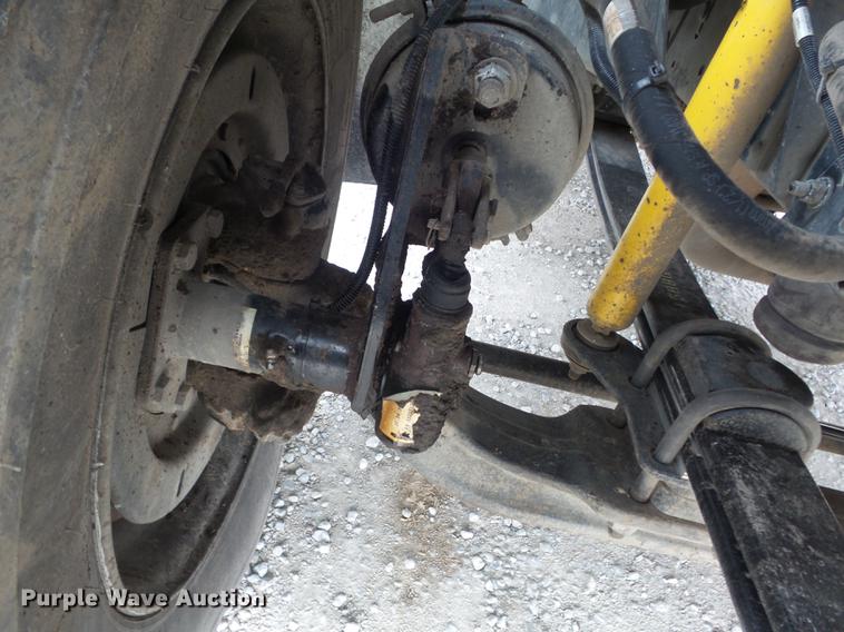 image for item DC7416 2005 GMC C7500 bucket truck