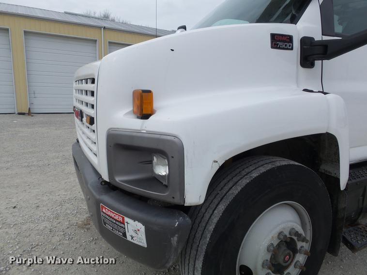 image for item DC7416 2005 GMC C7500 bucket truck