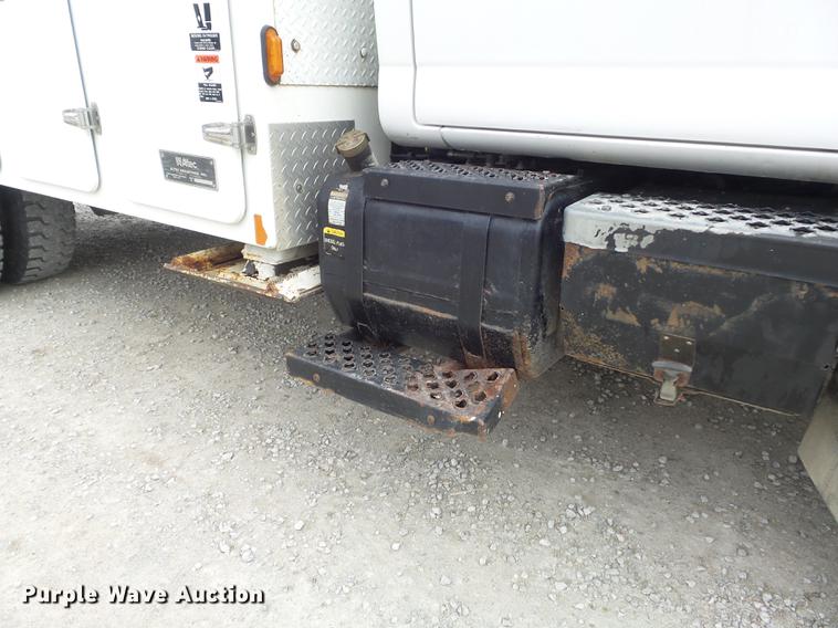 image for item DC7416 2005 GMC C7500 bucket truck