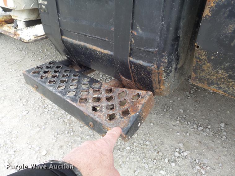 image for item DC7416 2005 GMC C7500 bucket truck