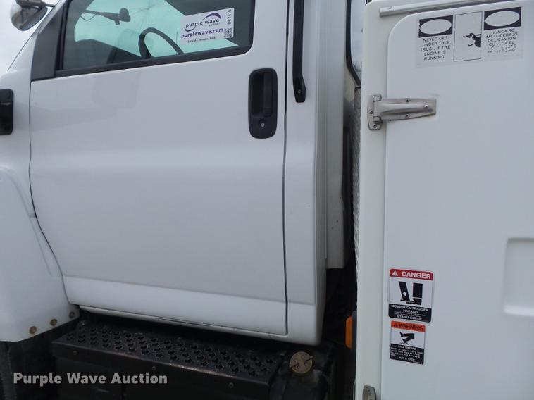 image for item DC7416 2005 GMC C7500 bucket truck