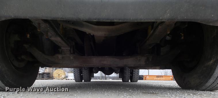 image for item DC7416 2005 GMC C7500 bucket truck