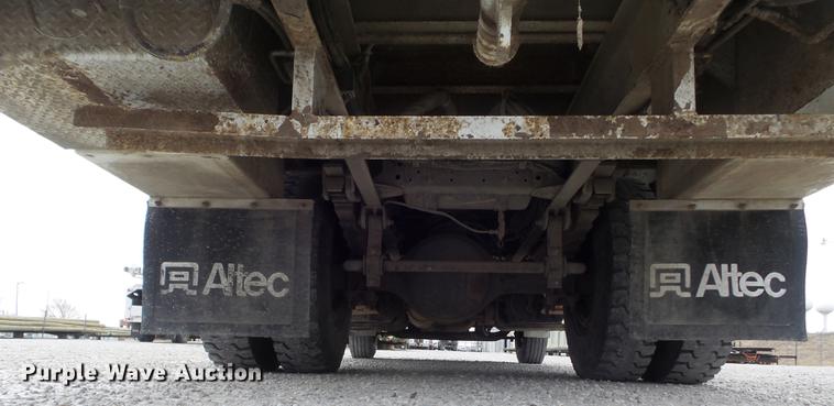 image for item DC7416 2005 GMC C7500 bucket truck