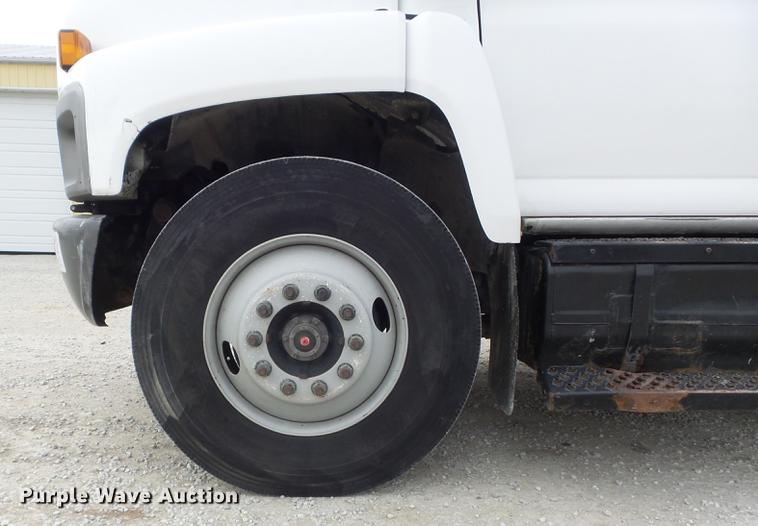 image for item DC7416 2005 GMC C7500 bucket truck