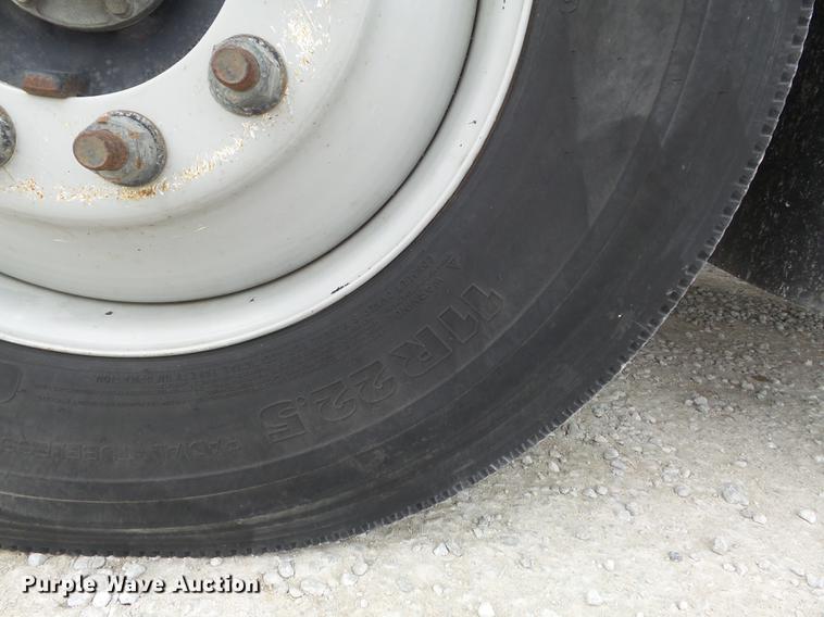 image for item DC7416 2005 GMC C7500 bucket truck