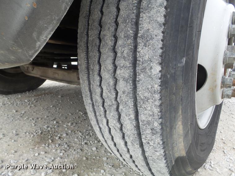 image for item DC7416 2005 GMC C7500 bucket truck