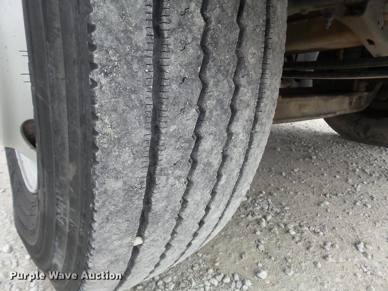 image for item DC7416 2005 GMC C7500 bucket truck