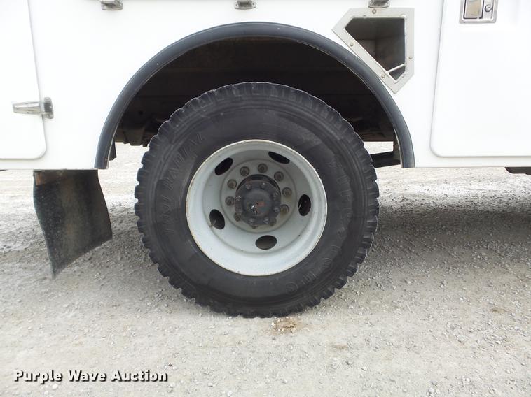 image for item DC7416 2005 GMC C7500 bucket truck