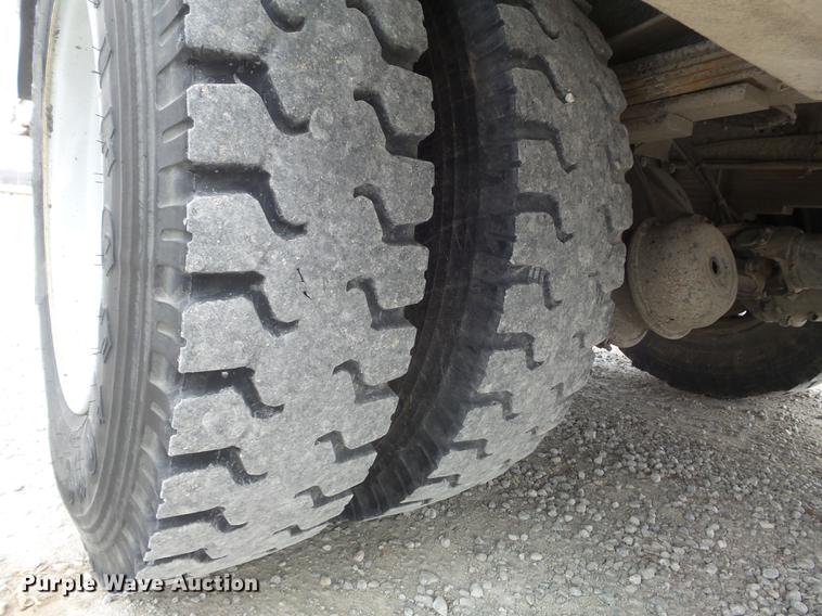 image for item DC7416 2005 GMC C7500 bucket truck