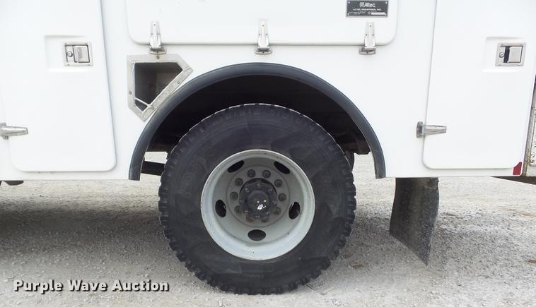 image for item DC7416 2005 GMC C7500 bucket truck