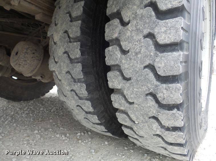 image for item DC7416 2005 GMC C7500 bucket truck