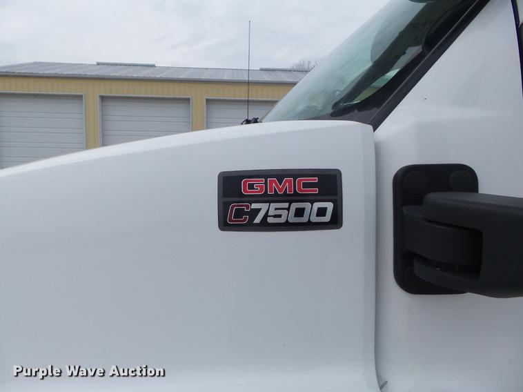 image for item DC7416 2005 GMC C7500 bucket truck