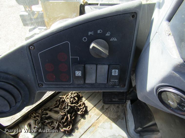 image for item DC8326 2000 Caterpillar 938G wheel loader