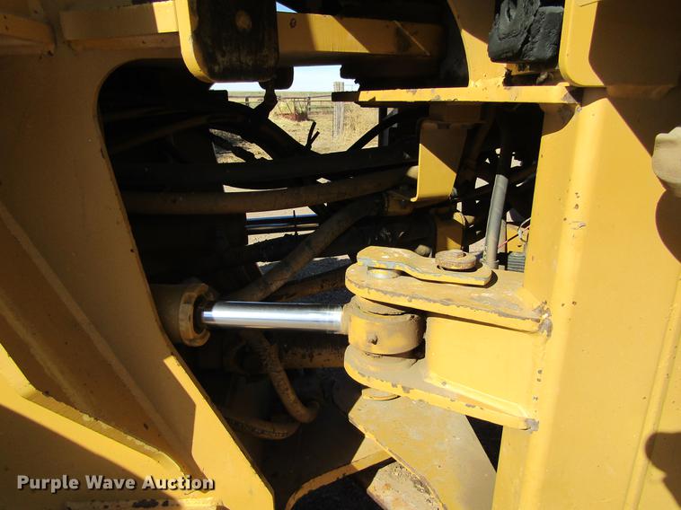 image for item DC8326 2000 Caterpillar 938G wheel loader