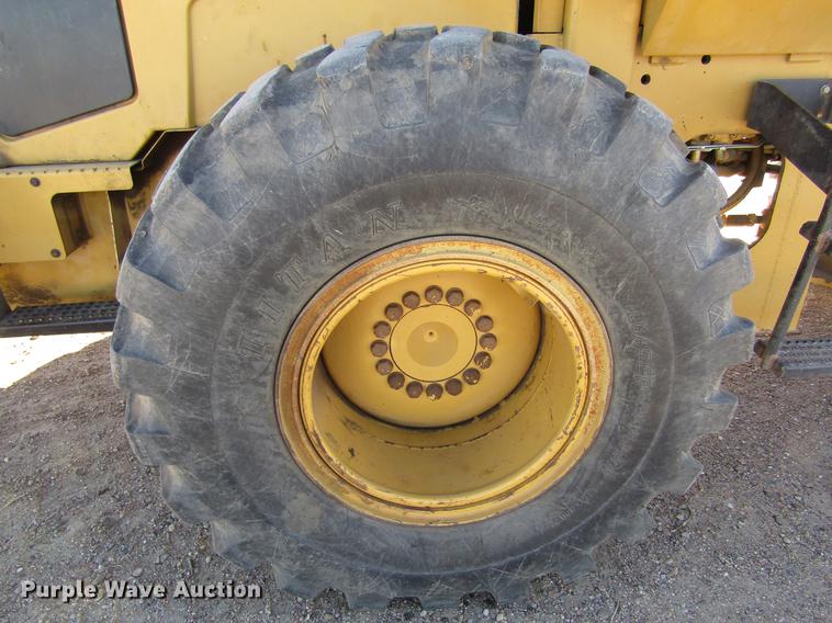 image for item DC8326 2000 Caterpillar 938G wheel loader
