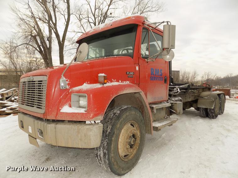 image for item DD2900 2004 Freightliner FL80 roll off container truck
