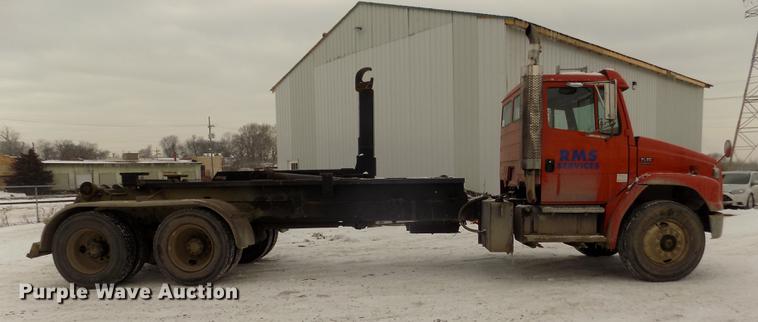 image for item DD2900 2004 Freightliner FL80 roll off container truck