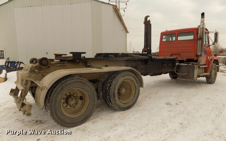 image for item DD2900 2004 Freightliner FL80 roll off container truck