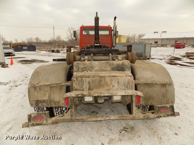 image for item DD2900 2004 Freightliner FL80 roll off container truck