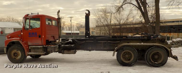 image for item DD2900 2004 Freightliner FL80 roll off container truck