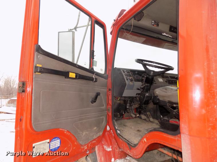 image for item DD2900 2004 Freightliner FL80 roll off container truck