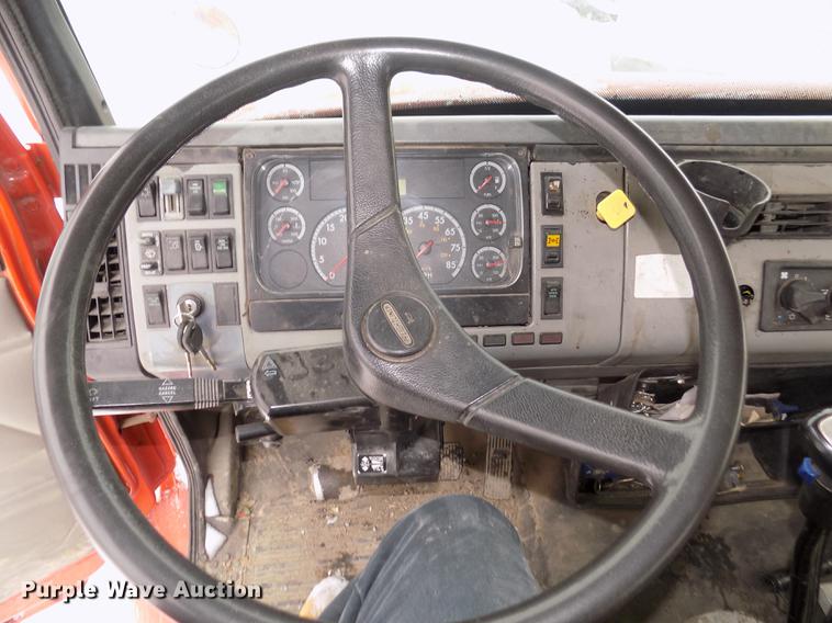 image for item DD2900 2004 Freightliner FL80 roll off container truck