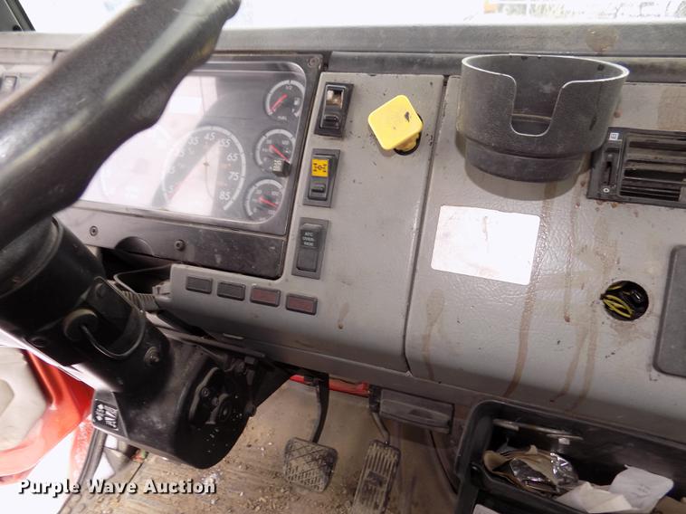 image for item DD2900 2004 Freightliner FL80 roll off container truck