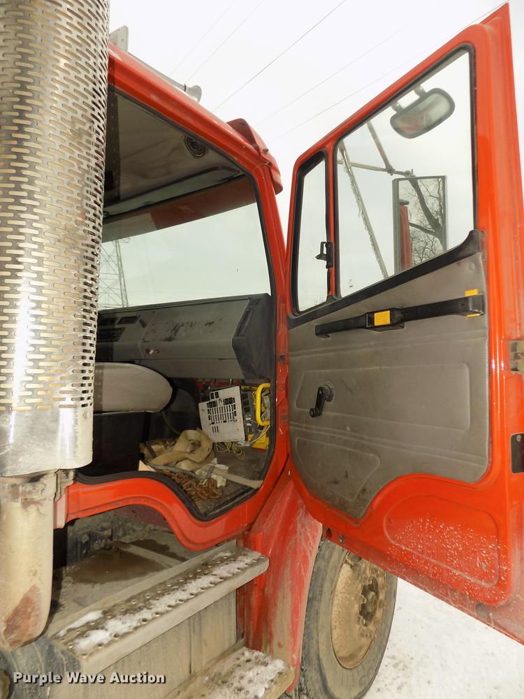 image for item DD2900 2004 Freightliner FL80 roll off container truck