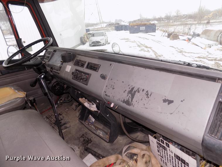 image for item DD2900 2004 Freightliner FL80 roll off container truck