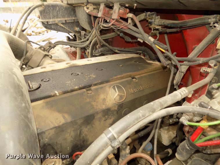 image for item DD2900 2004 Freightliner FL80 roll off container truck