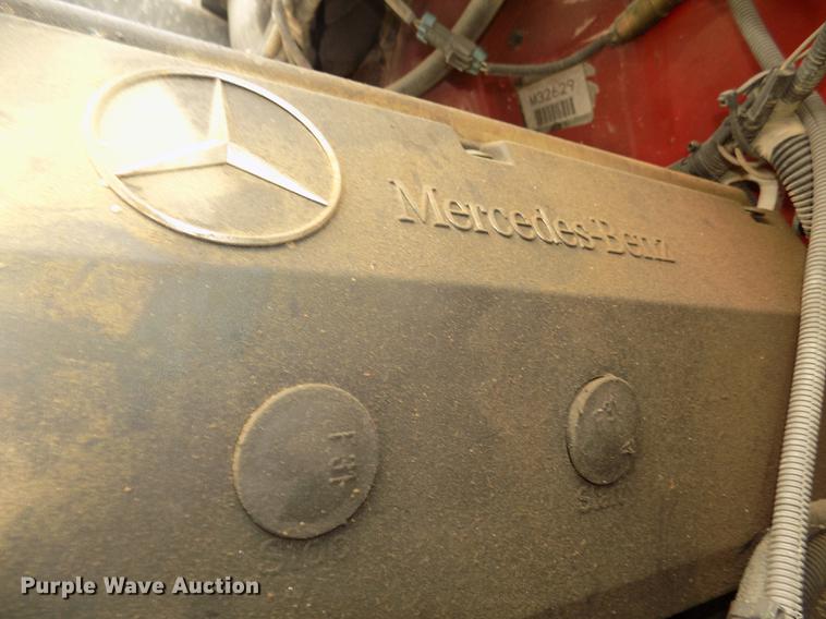 image for item DD2900 2004 Freightliner FL80 roll off container truck