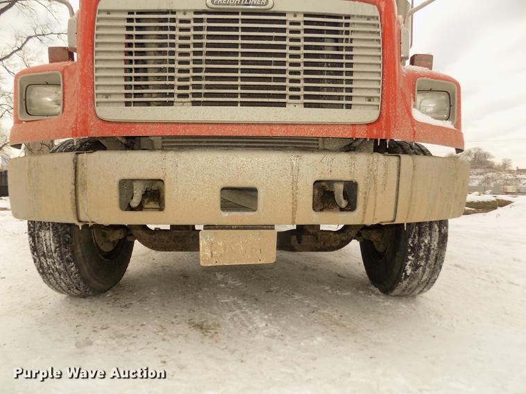 image for item DD2900 2004 Freightliner FL80 roll off container truck