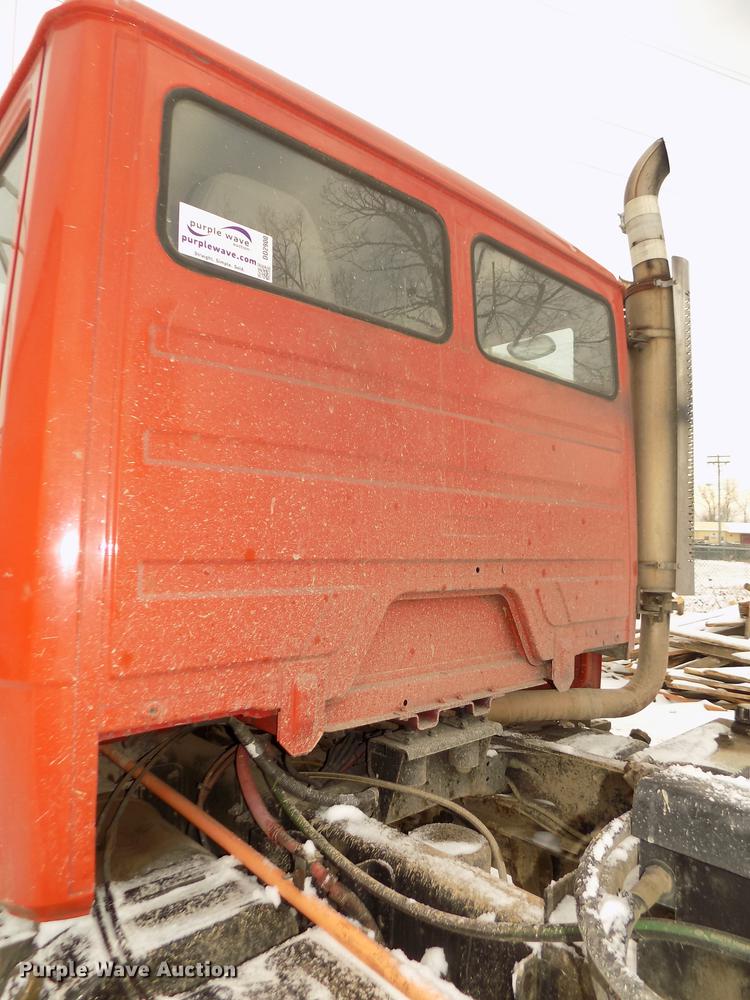 image for item DD2900 2004 Freightliner FL80 roll off container truck