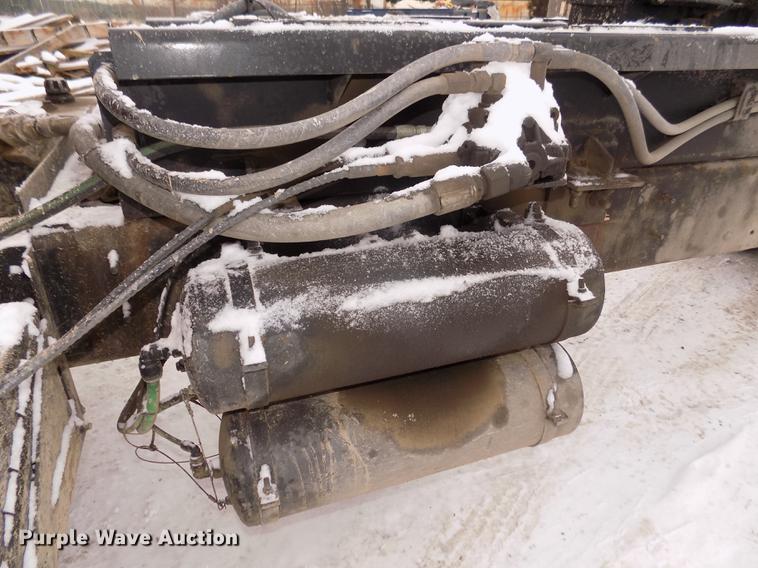 image for item DD2900 2004 Freightliner FL80 roll off container truck