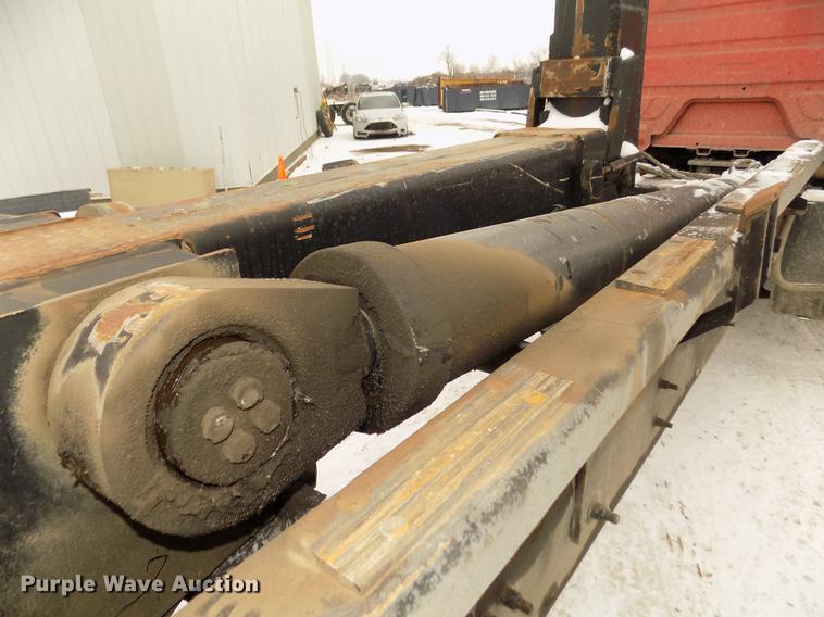 image for item DD2900 2004 Freightliner FL80 roll off container truck