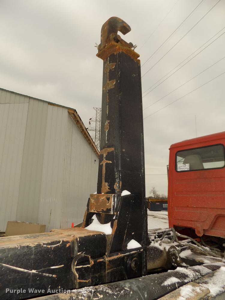 image for item DD2900 2004 Freightliner FL80 roll off container truck