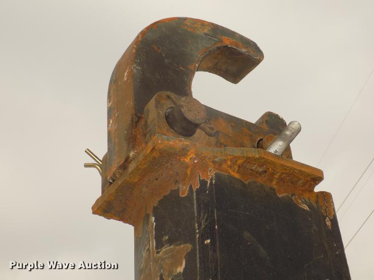 image for item DD2900 2004 Freightliner FL80 roll off container truck