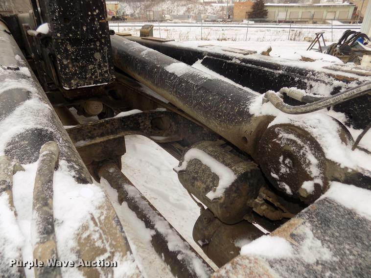 image for item DD2900 2004 Freightliner FL80 roll off container truck