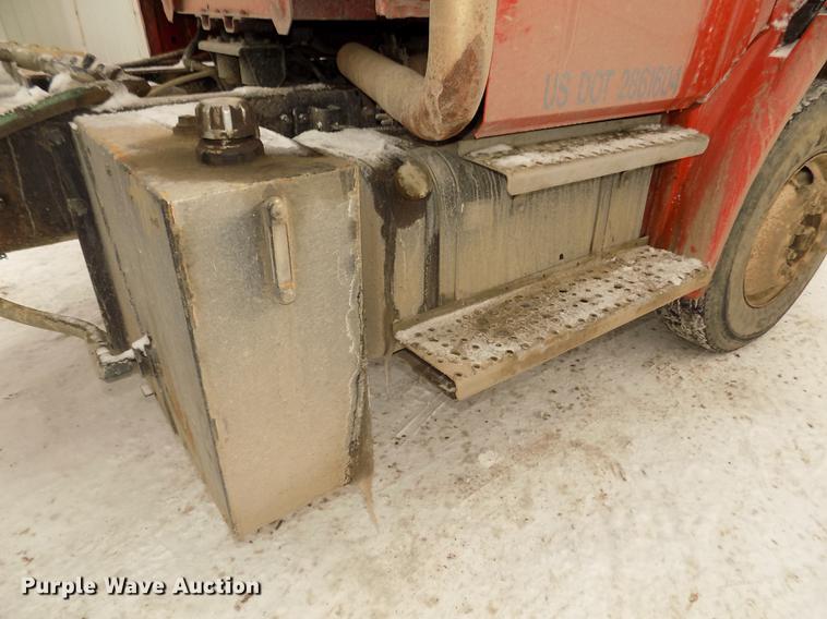 image for item DD2900 2004 Freightliner FL80 roll off container truck