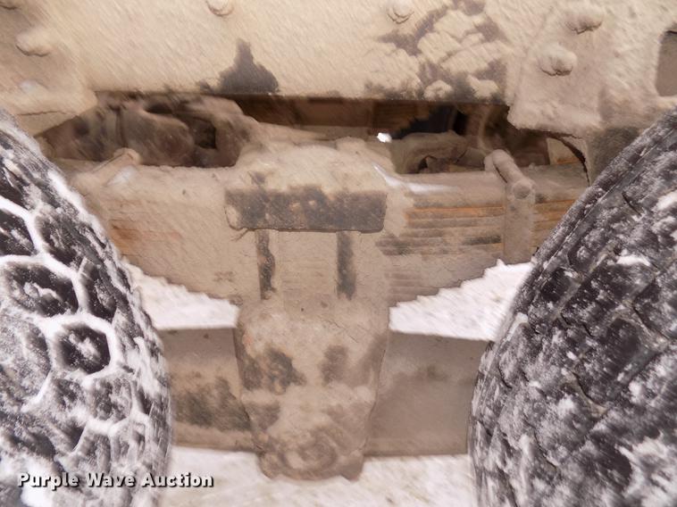 image for item DD2900 2004 Freightliner FL80 roll off container truck