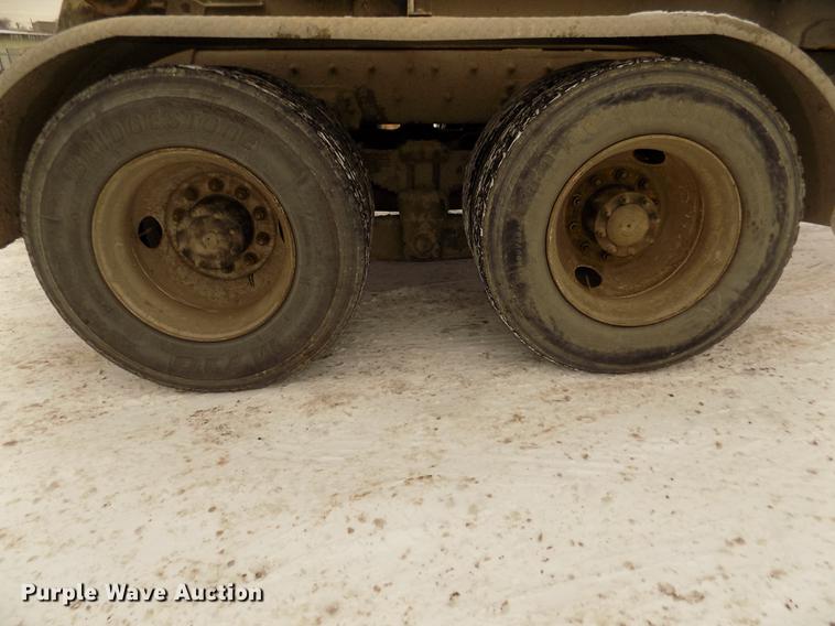 image for item DD2900 2004 Freightliner FL80 roll off container truck