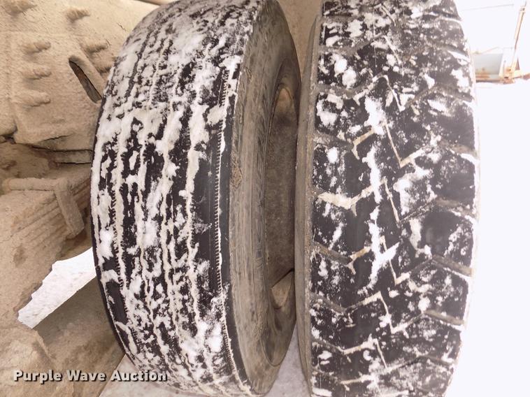 image for item DD2900 2004 Freightliner FL80 roll off container truck