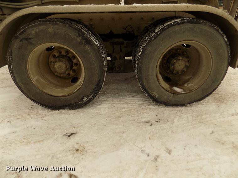 image for item DD2900 2004 Freightliner FL80 roll off container truck