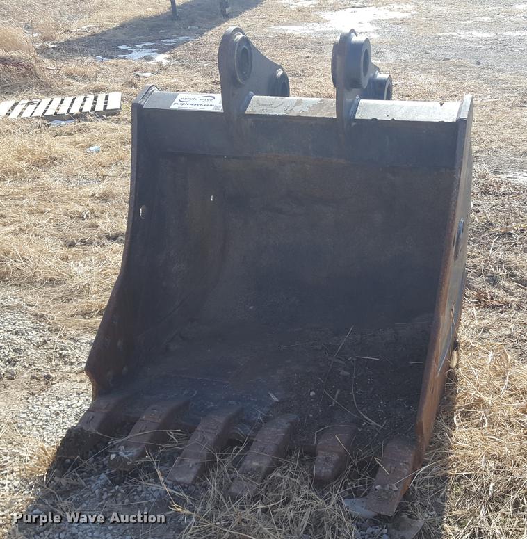 image for item DD5439 Geith 48"W excavator bucket