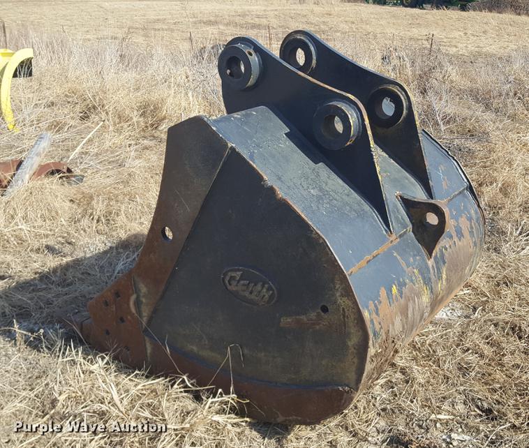 image for item DD5439 Geith 48"W excavator bucket