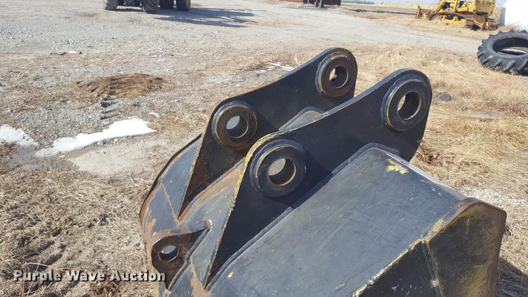 image for item DD5439 Geith 48"W excavator bucket