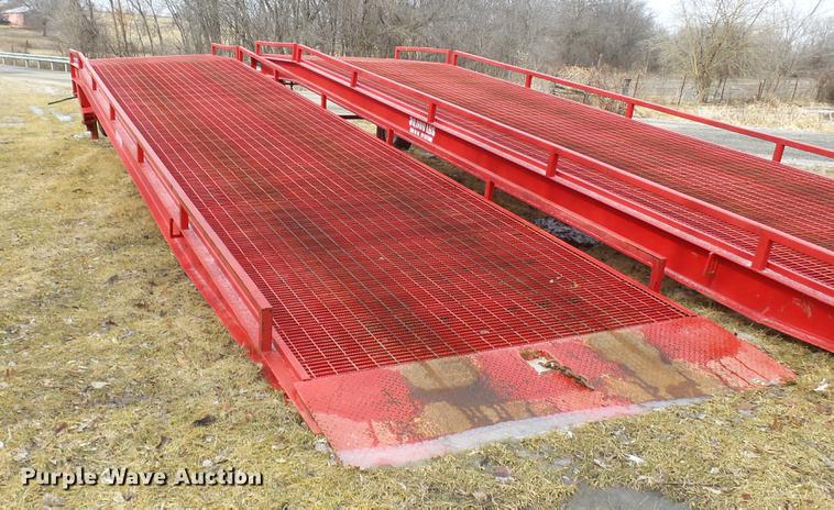 image for item DD9025 Dura-Ramp DR-M36B loading dock
