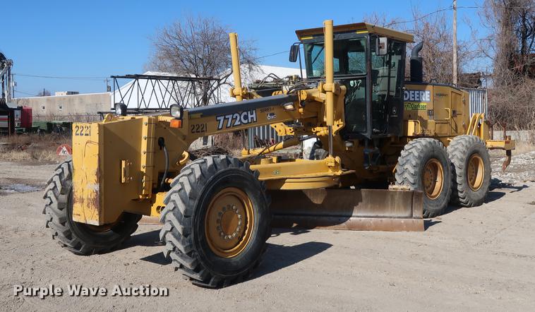 image for item DF3515 2004 John Deere 772CH motor grader